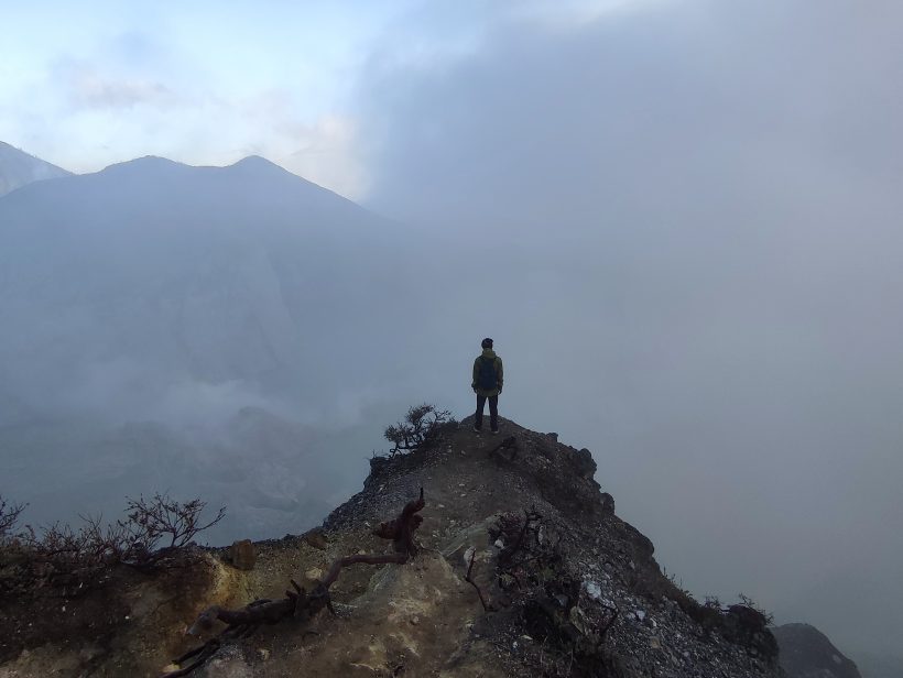 ijen volcano, standing on the edge